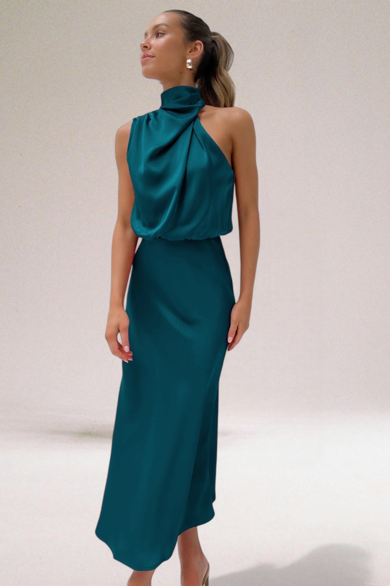 Flavia™ | Glamouröses Satin-Kleid mit Neckholder