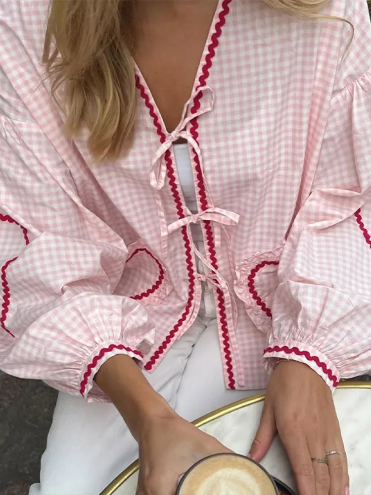 Isabelle – elegante Bluse in Herzform
